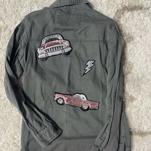 Aeropostale Gray Shirt with Car and Lightning Patches XS EUC